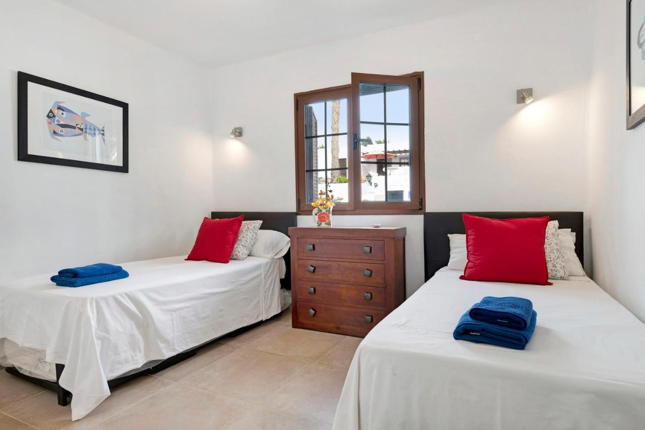 Puerto Chico M Apartment Плая Бланка Екстериор снимка